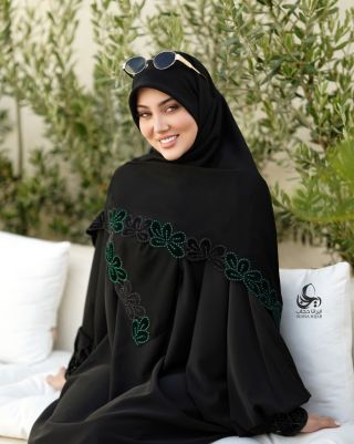 روسری حریر گلدوزی و مخمل طرح گل سبز