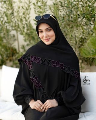 روسری حریر گلدوزی و مخمل طرح گل بنفش